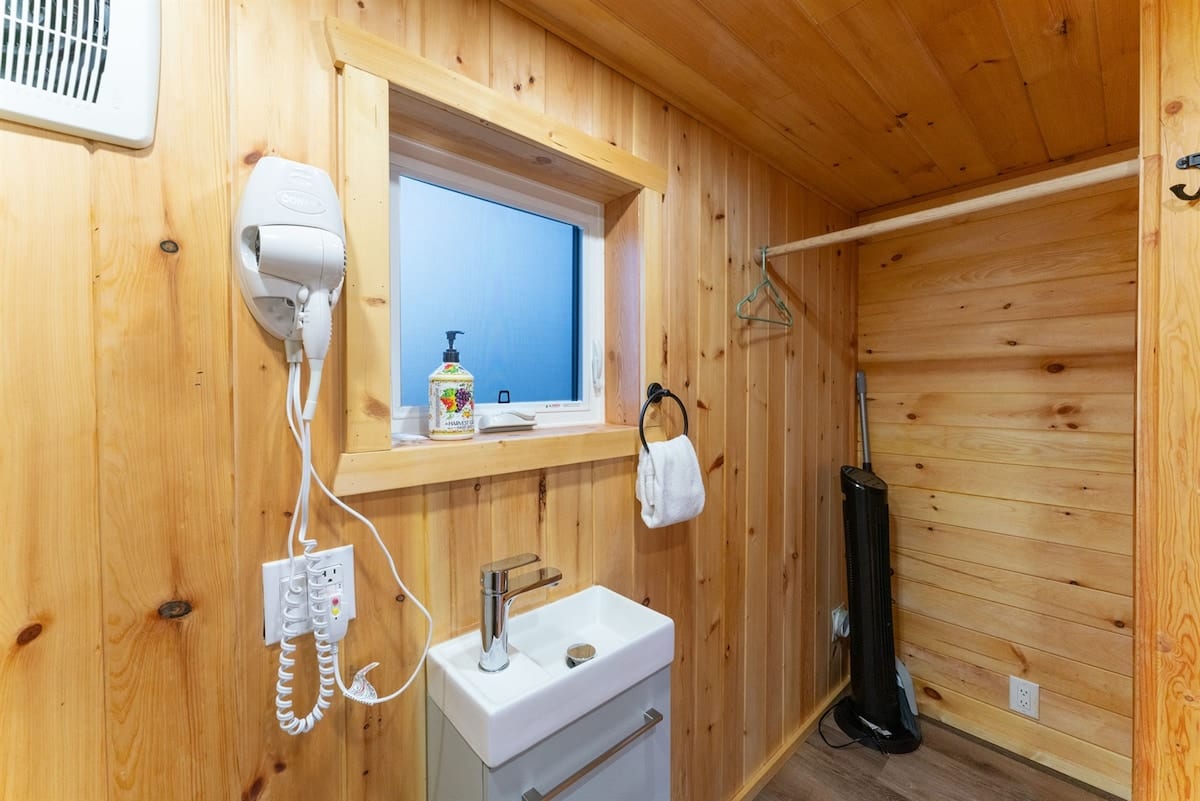 Spotted Bear Retreat image preview-big-bear-micro-cabin-04
