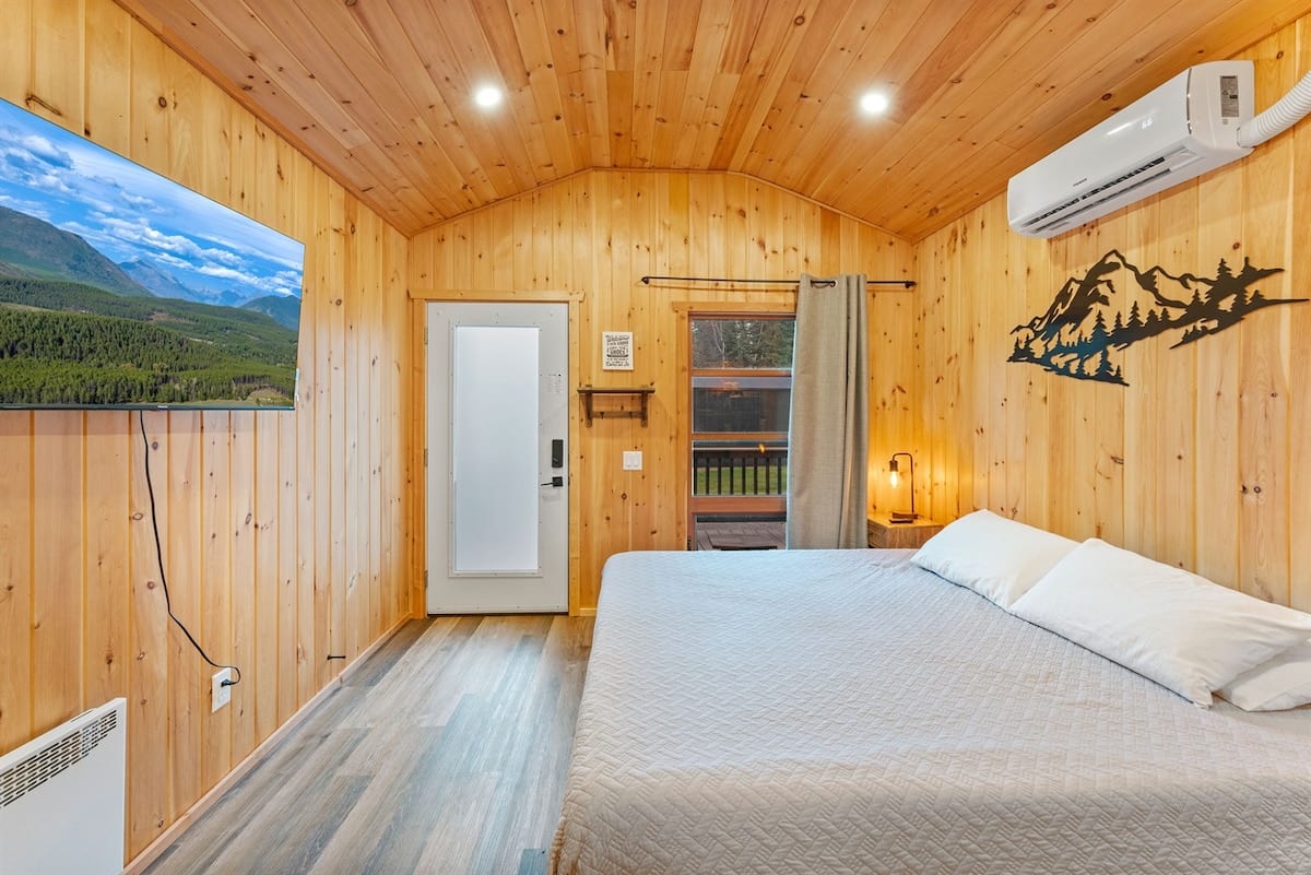 Spotted Bear Retreat image preview-big-bear-micro-cabin-07