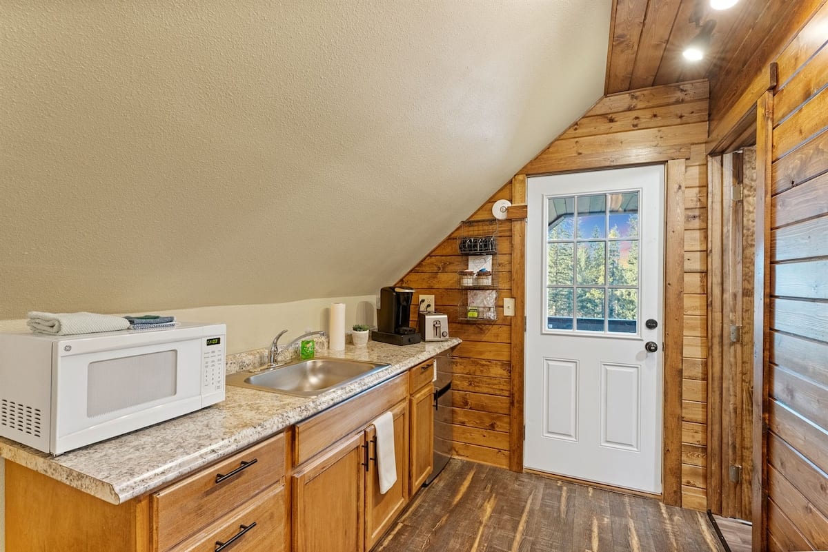 Spotted Bear Retreat image preview-blue-cabin-loft-10