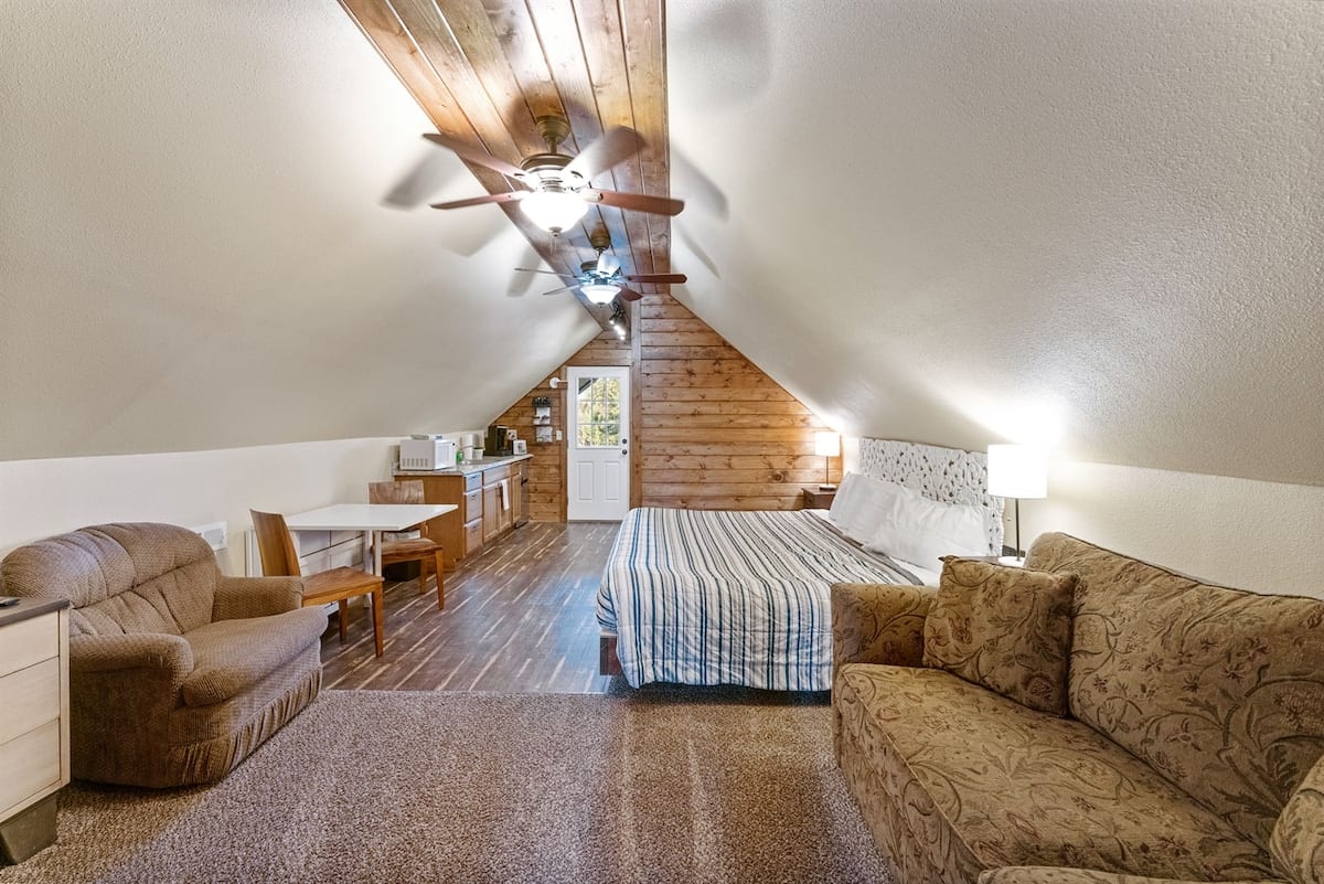Spotted Bear Retreat image preview-blue-cabin-loft-11
