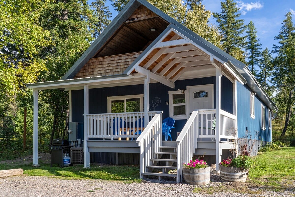 Spotted Bear Retreat image preview-blue-cabin-lower-05
