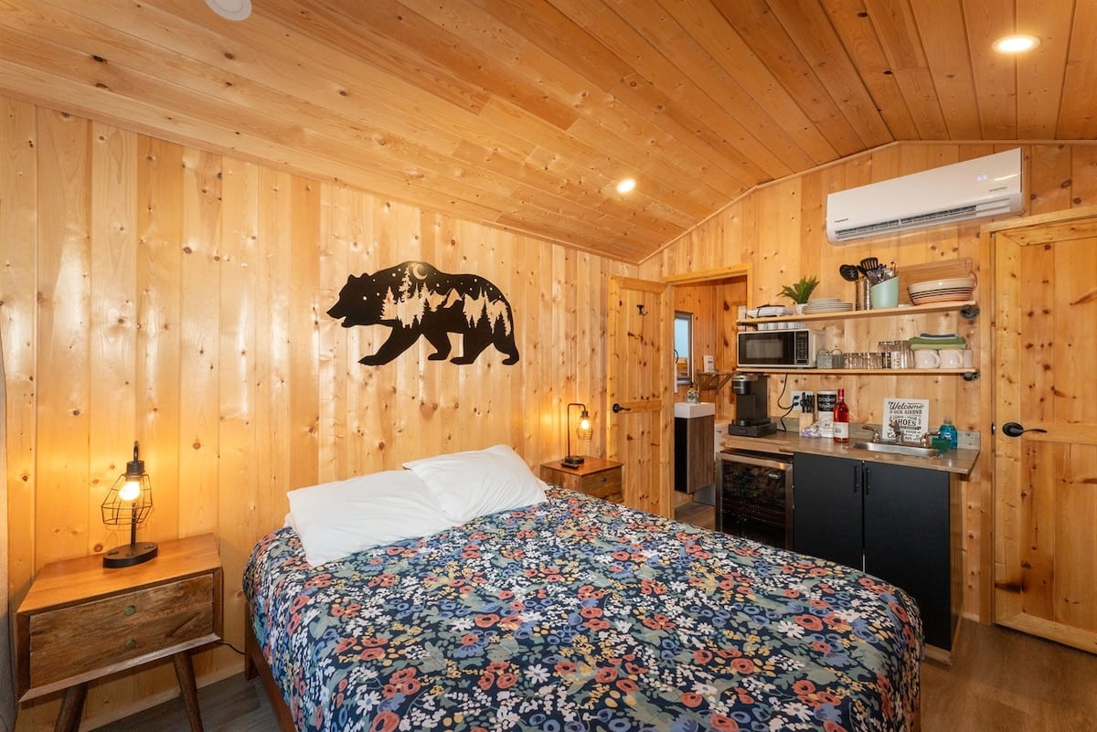 Spotted Bear Retreat image preview-little-bear-micro-cabin-02