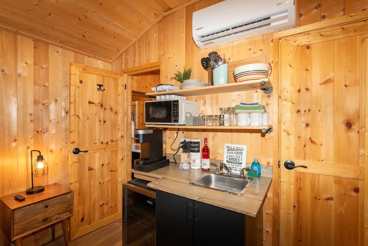 Spotted Bear Retreat image preview-little-bear-micro-cabin-03