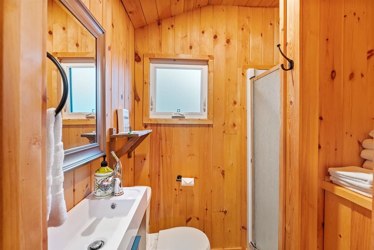 Spotted Bear Retreat image preview-little-bear-micro-cabin-04