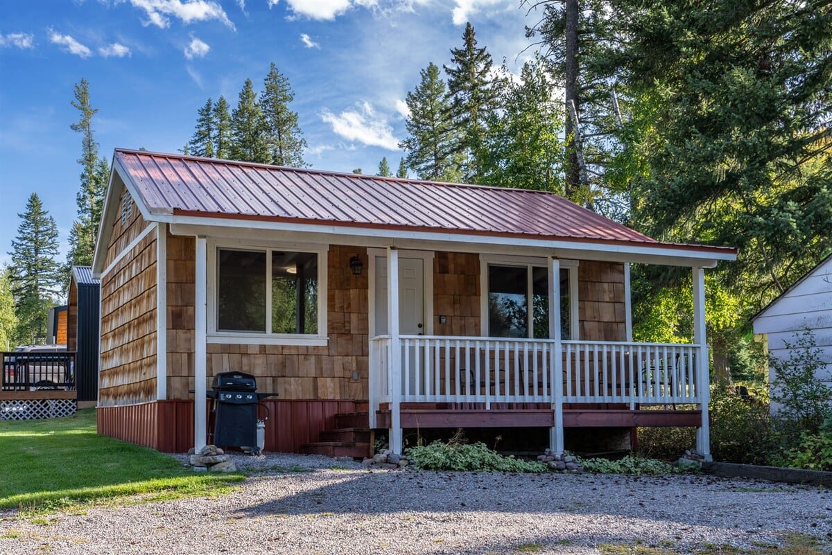 Spotted Bear Retreat image preview-red-roof-cabin-10