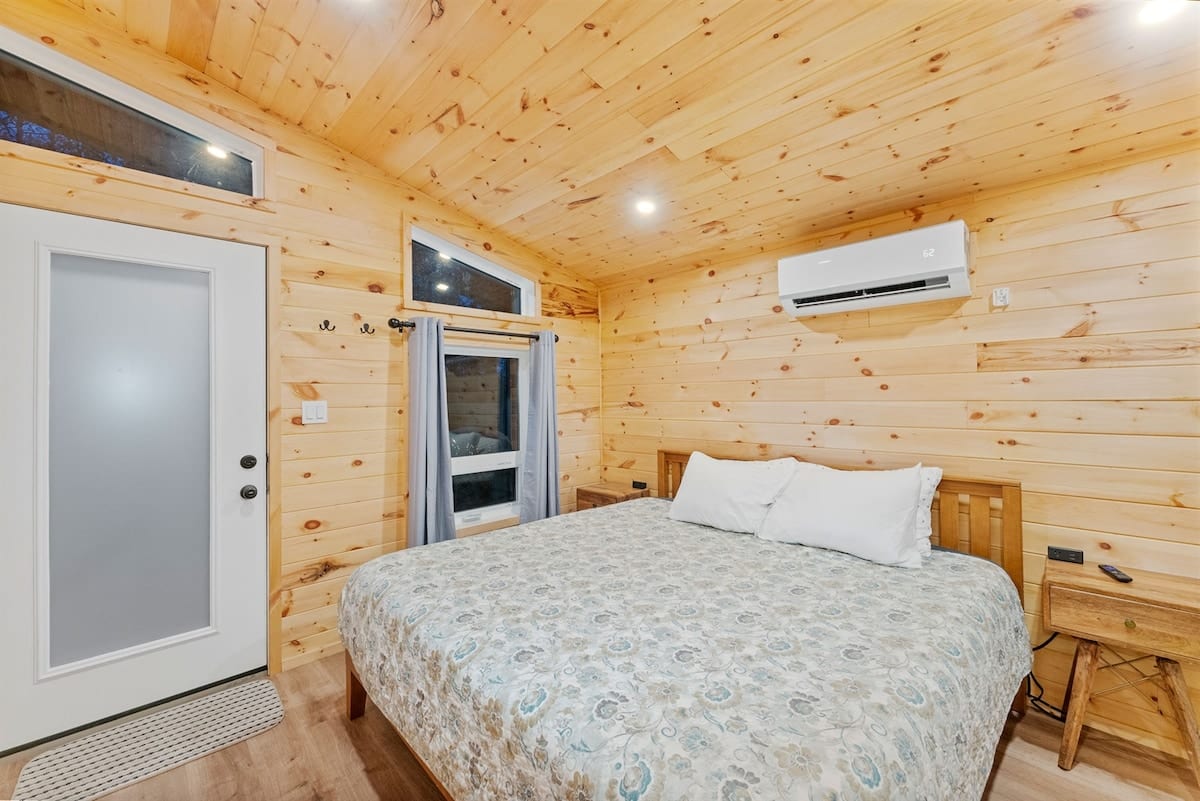 Spotted Bear Retreat image preview-twilight-micro-cabin-06