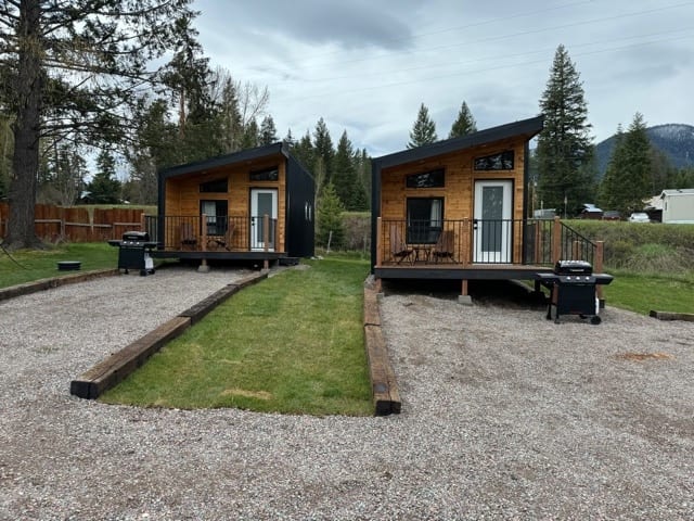 Spotted Bear Retreat image preview-wolf-den-micro-cabin-07
